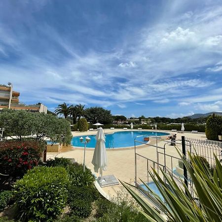 Beau Studio Dans Residence Avec Piscine Et Vue Sur La Ville - 5Min Des Plages Mandelieu Eksteriør bilde