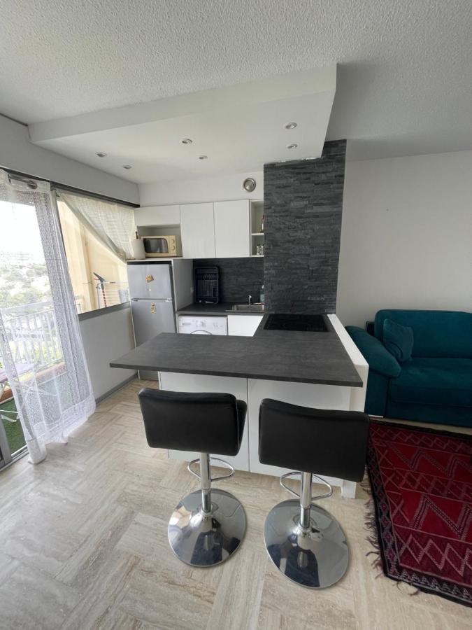 Beau Studio Dans Residence Avec Piscine Et Vue Sur La Ville - 5Min Des Plages Mandelieu Eksteriør bilde