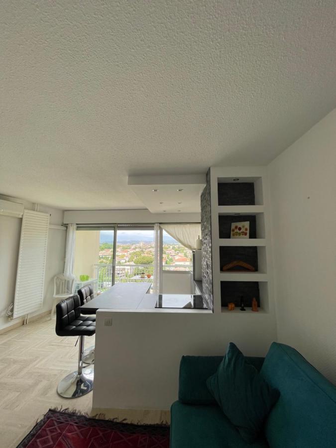 Beau Studio Dans Residence Avec Piscine Et Vue Sur La Ville - 5Min Des Plages Mandelieu Eksteriør bilde